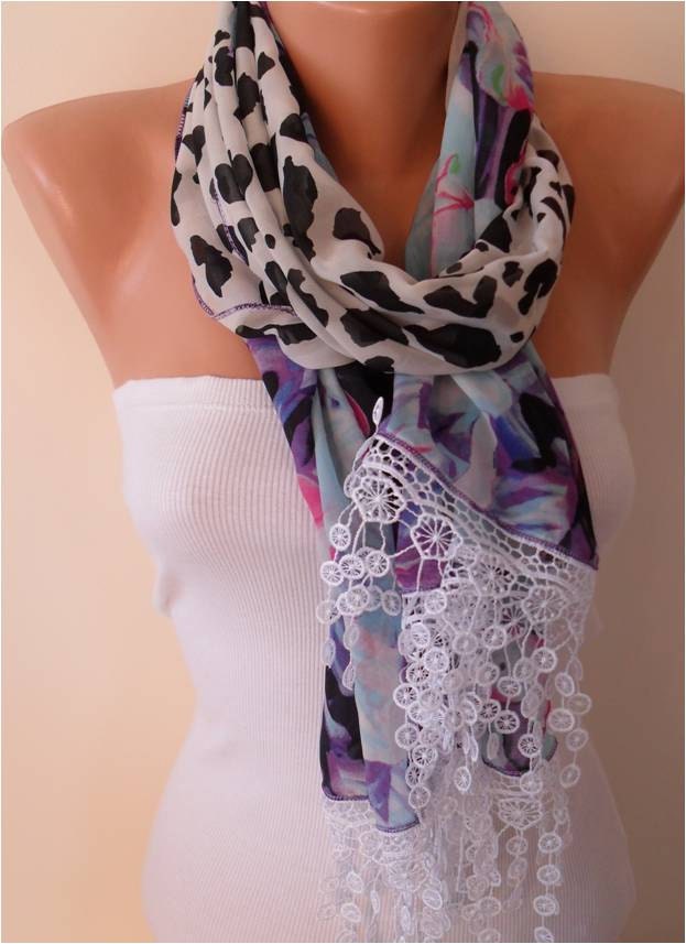 Handgefertigte Chiffon Leopard Floral Schal Mit Weißer Spitze Kante von SwedishShop