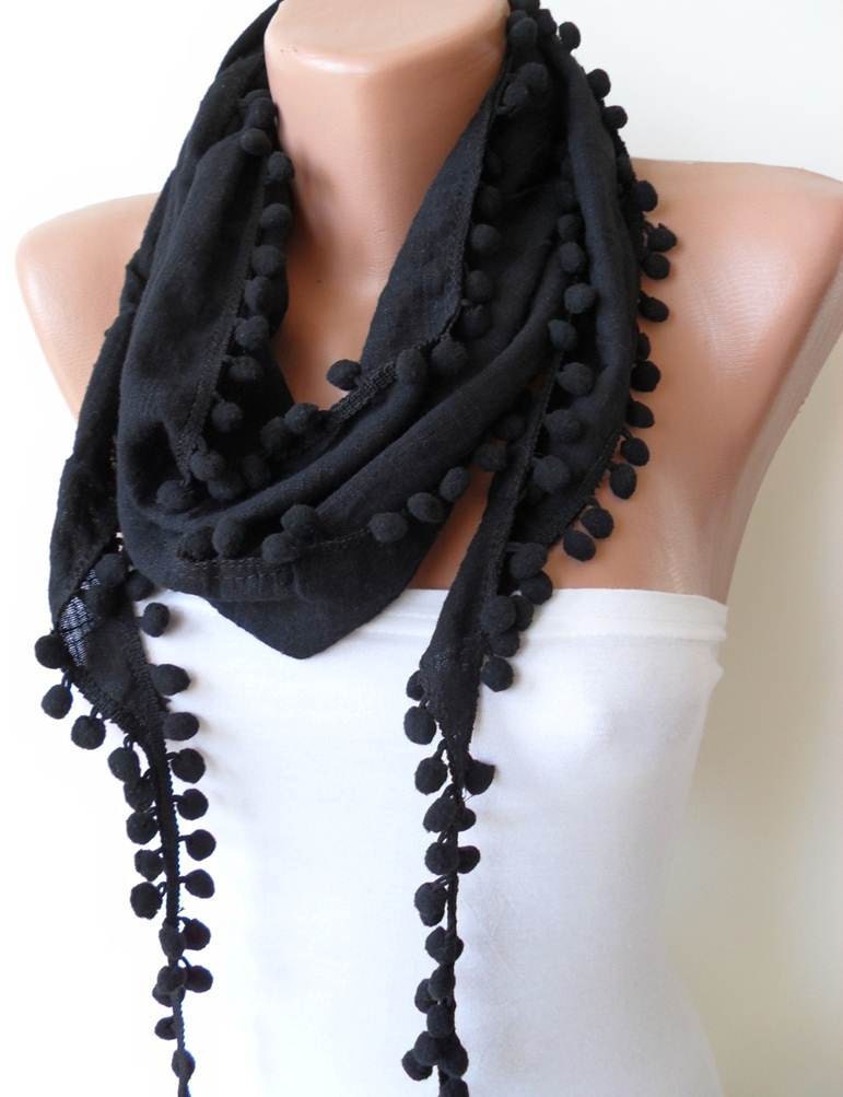 Schwarzer Baumwollschal Mit Bommelborte von SwedishShop