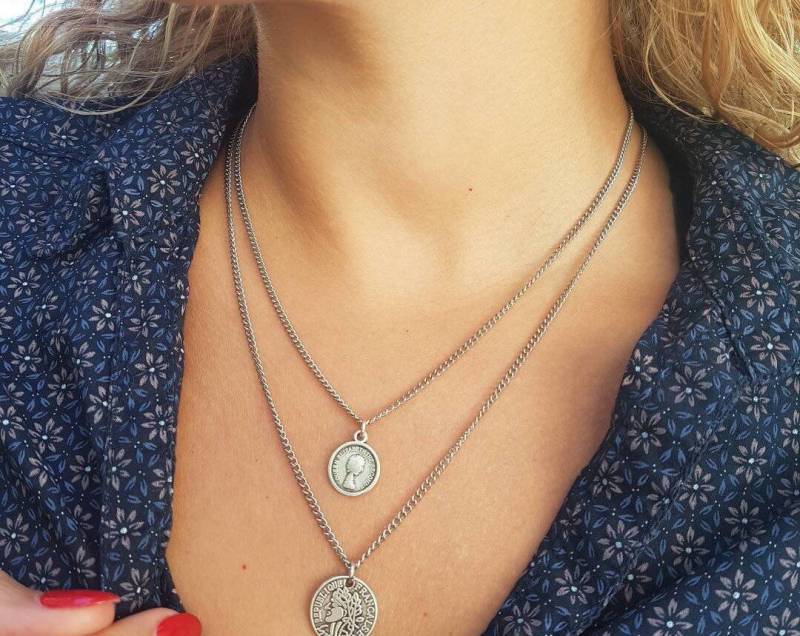 Silber Münze Halskette, Queen Elizabeth, Set Medaillon, Queen-Münze Medaillon Anhänger, Doppel-Halskette, Disc Charms von SweeThingsJewelry