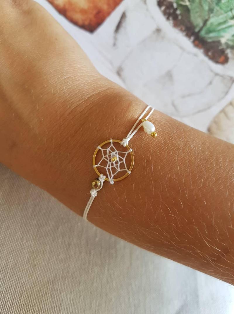 Traumfänger Armband Vergoldeter Charm, Perle, Verstellbar von SweeThingsJewelry