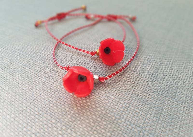 Tulpen Armband Roter String Makramee Blumenschmuck Tulpen Armband Roter String Makramee Blumenschmuck von SweeThingsJewelry