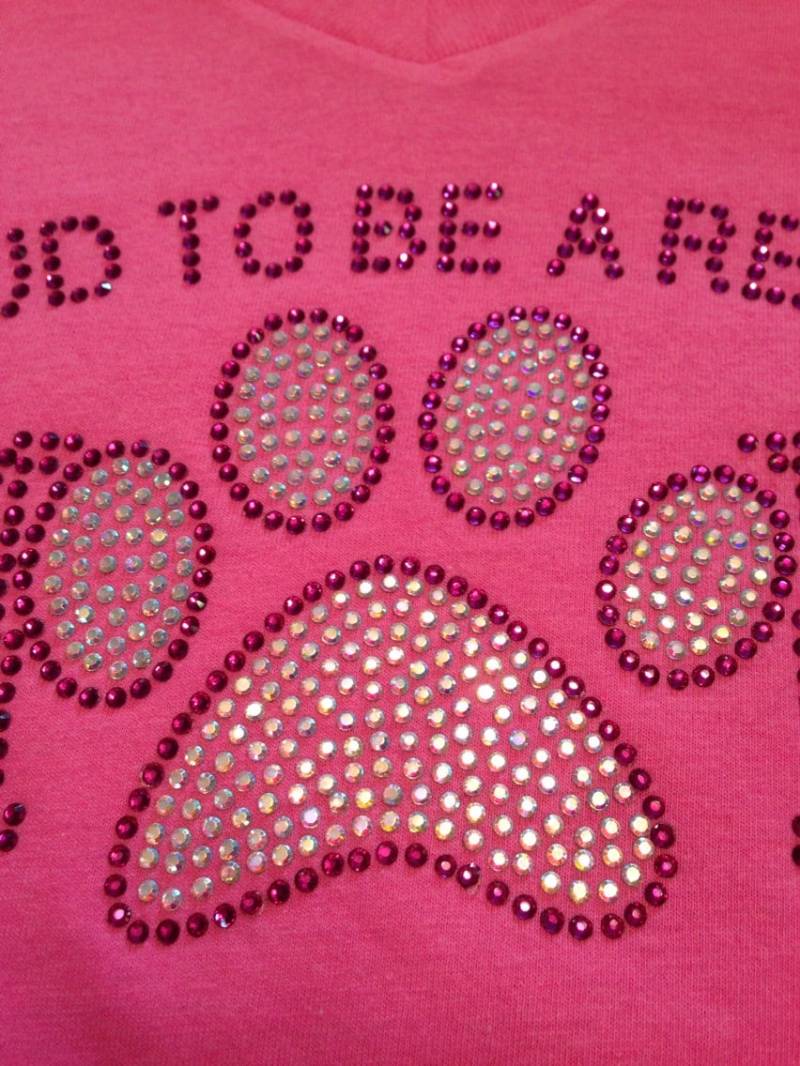 Strass Paw Print Shirt Stolz Darauf, Eine Rettung Mutter Wählen Sie Farbe von SweetAngelDreamBows