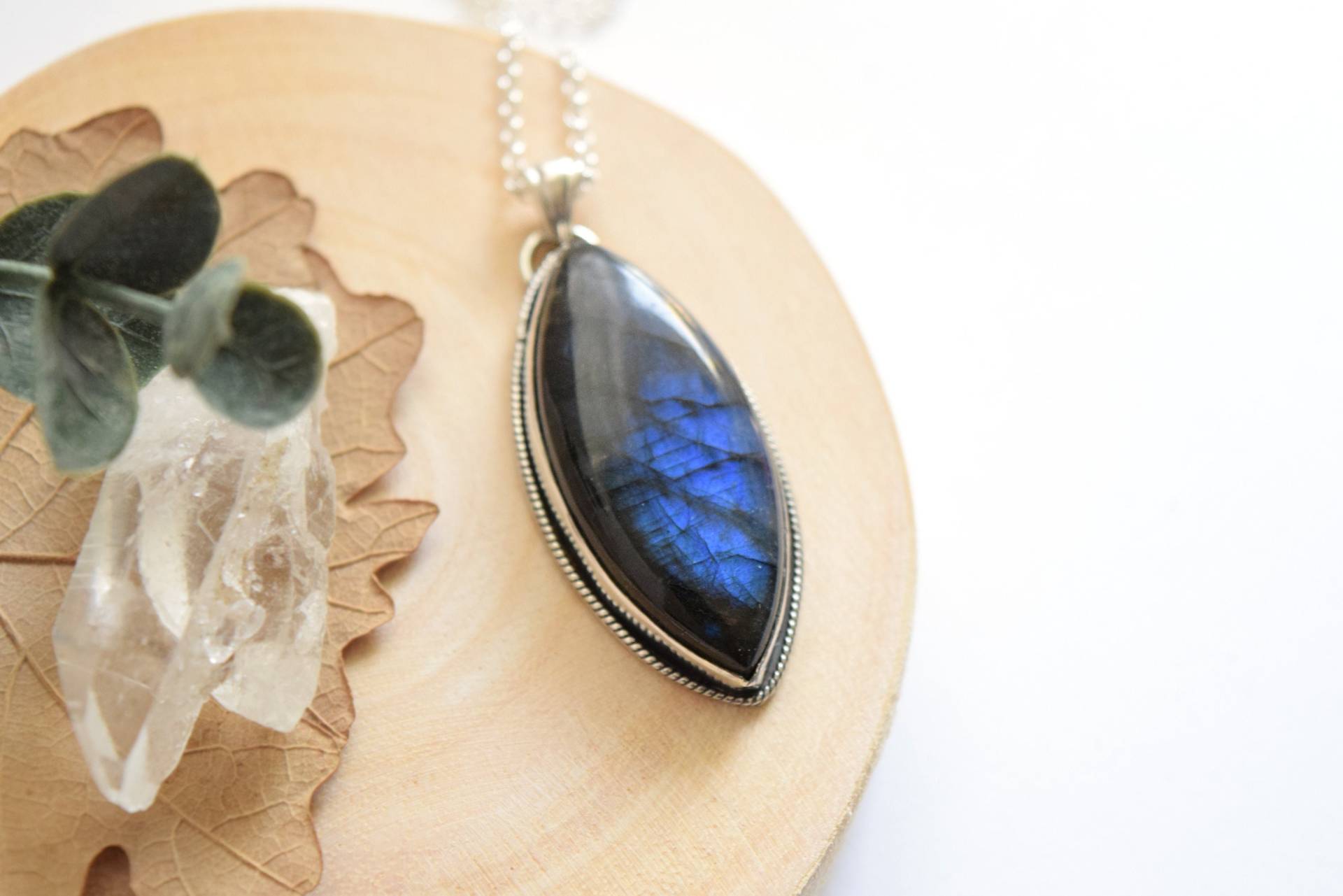Blue Flash Labradorit Sterlingsilber Anhänger - Handgemacht in Kanada Blue Flash Labradorit Sterlingsilber Anhänger - Handgemacht in Kanada von SweetCloversStudio