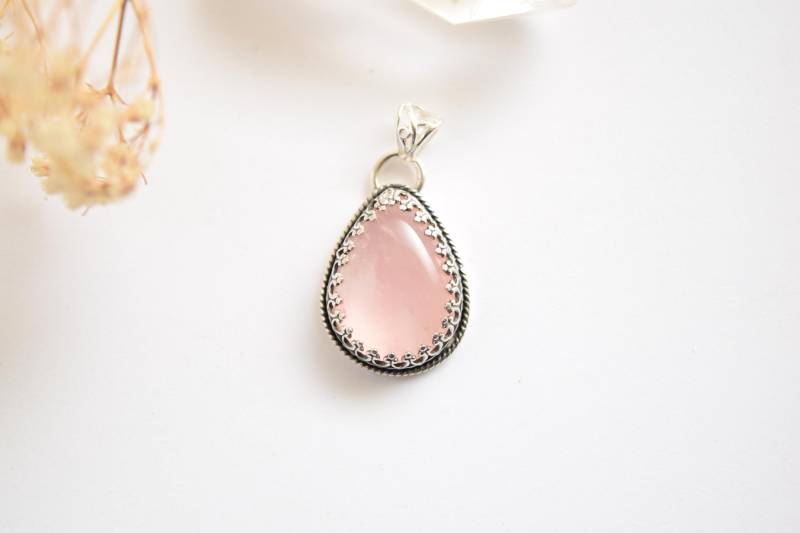 Rosenquarz Sterling Silber Anhänger - Pink Teardrop Halskette-Charm Rosenquarz Sterling Silber Anhänger - Pink Teardrop Halskette-Charm von SweetCloversStudio