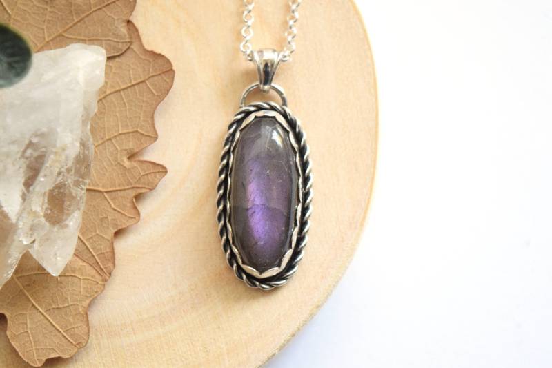 Seltene Lila Labradorit Sterling Silber Oval Anhänger von SweetCloversStudio