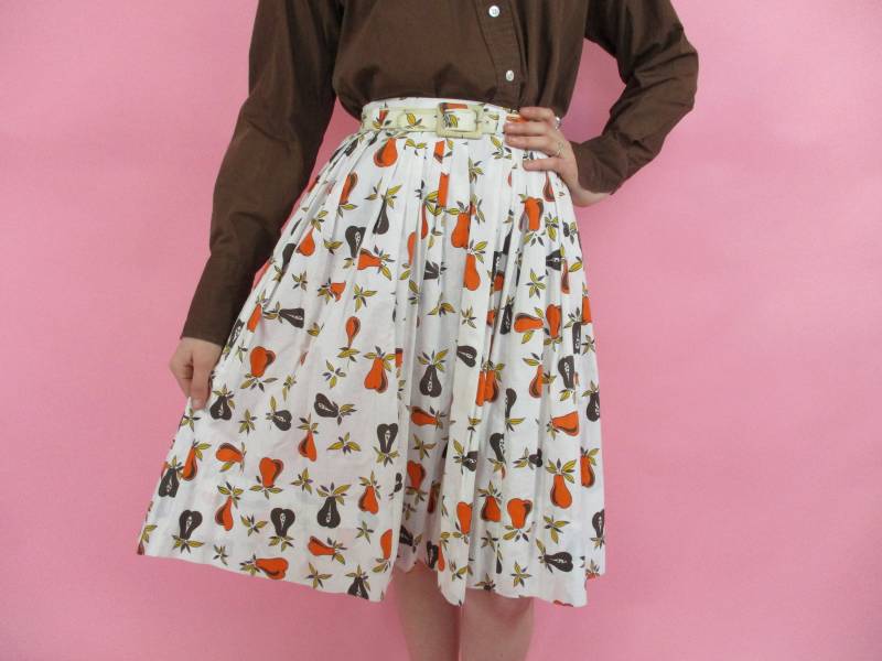 1950S Novelty Pear Print Faltenrock | Größe Extra Klein Taille 24-25" Weiße Braun Orange Gelb Vintage Vtg von SweetDahliaVintage