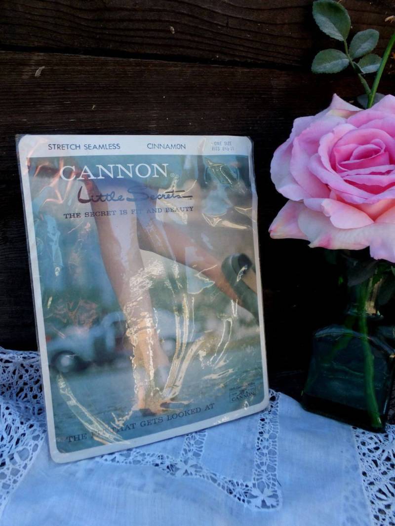 Vintage Kanonen Kleine Geheimnisse Strümpfe, 8, 5 - 11 Stretch Schiere Nahtlose Zimt von SweetDrawers