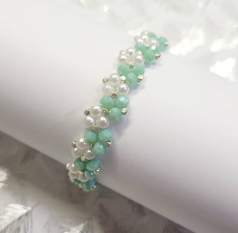 Perlenarmband Grün Weiß Silber von SweetDreams480