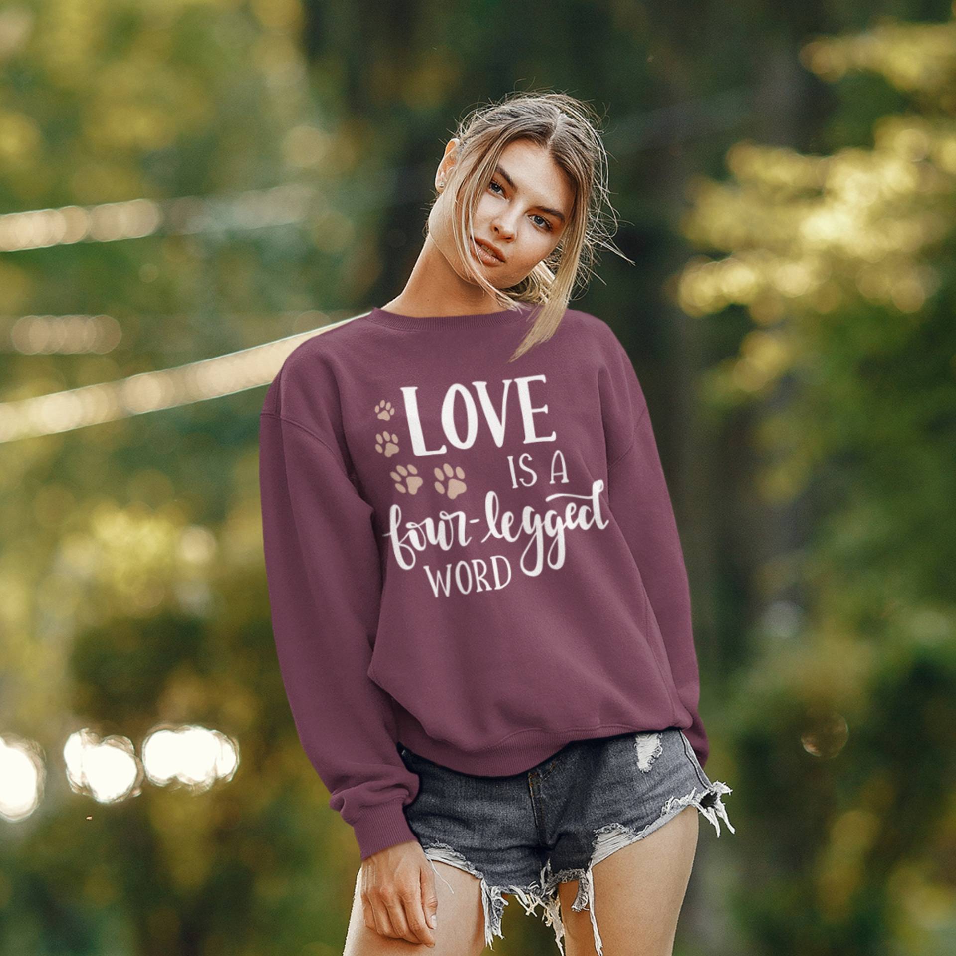 Liebe Ist Ein Vierbeiniges Wort Sweatshirt | Sweatshirts Für Frauen Hund Katze Mama Papa Haustier Eltern Tier Rettung Crewneck Pullover Geschenk von SweetHoldings