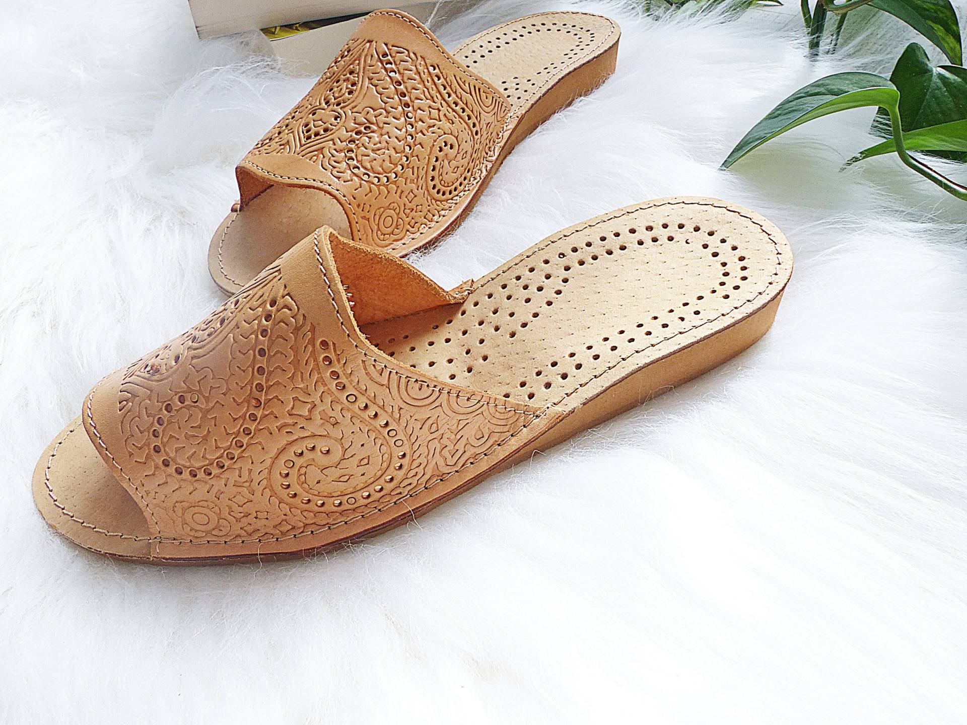 Handgefertigte Leder Clogs | Geprägte Lederschuhe von SweetHomeLY