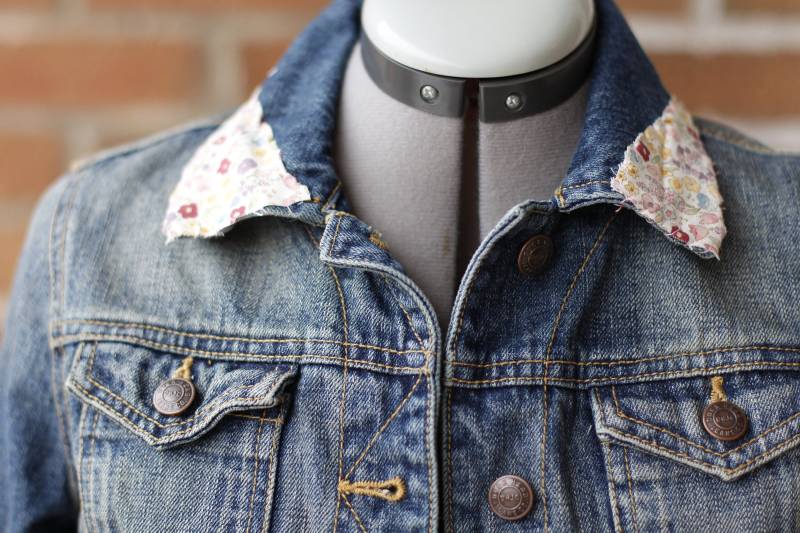 Vintage Jeansjacke Mit Blumenkragen - Large von SweetJeanStore