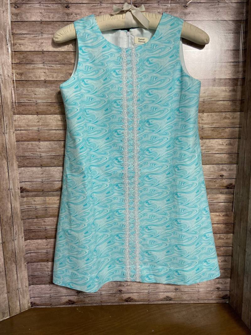 Mädchen Aqua Swirl Dress Ärmelloses Etuikleid in A-Linie, Größe 10 Mädchen Aqua Swirl Dress Ärmelloses Etuikleid in A-Linie, Größe 10 von SweetNancyBoutique