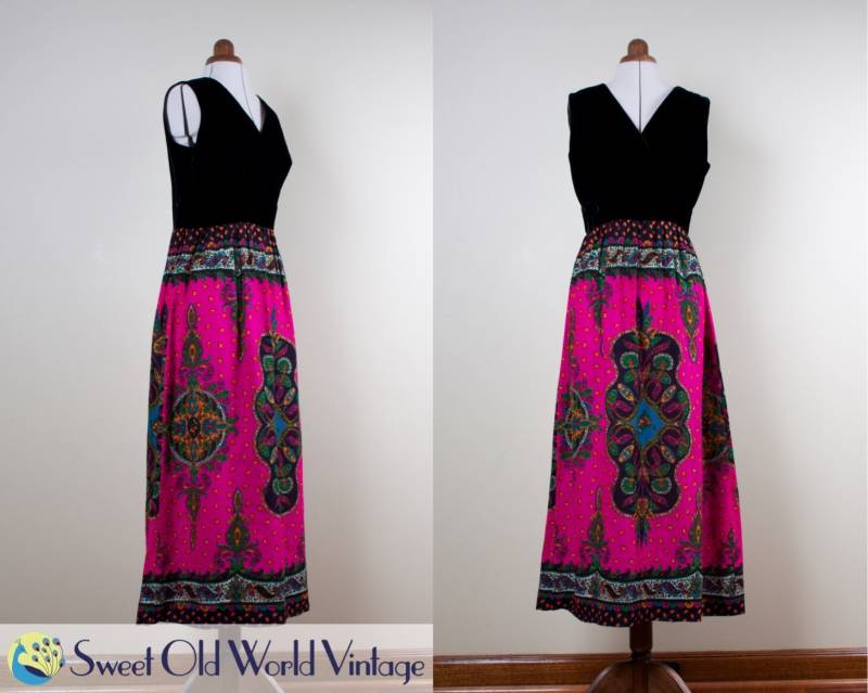Vintage 60Er Jahre Cocktailkleid || 1960Er Maxi-Kleid Schwarzer Samt Rosa Paisley-Druck Ärmelloses Maxi Kleine Und Mittlere, Größe 10 von SweetOldWorldVintage