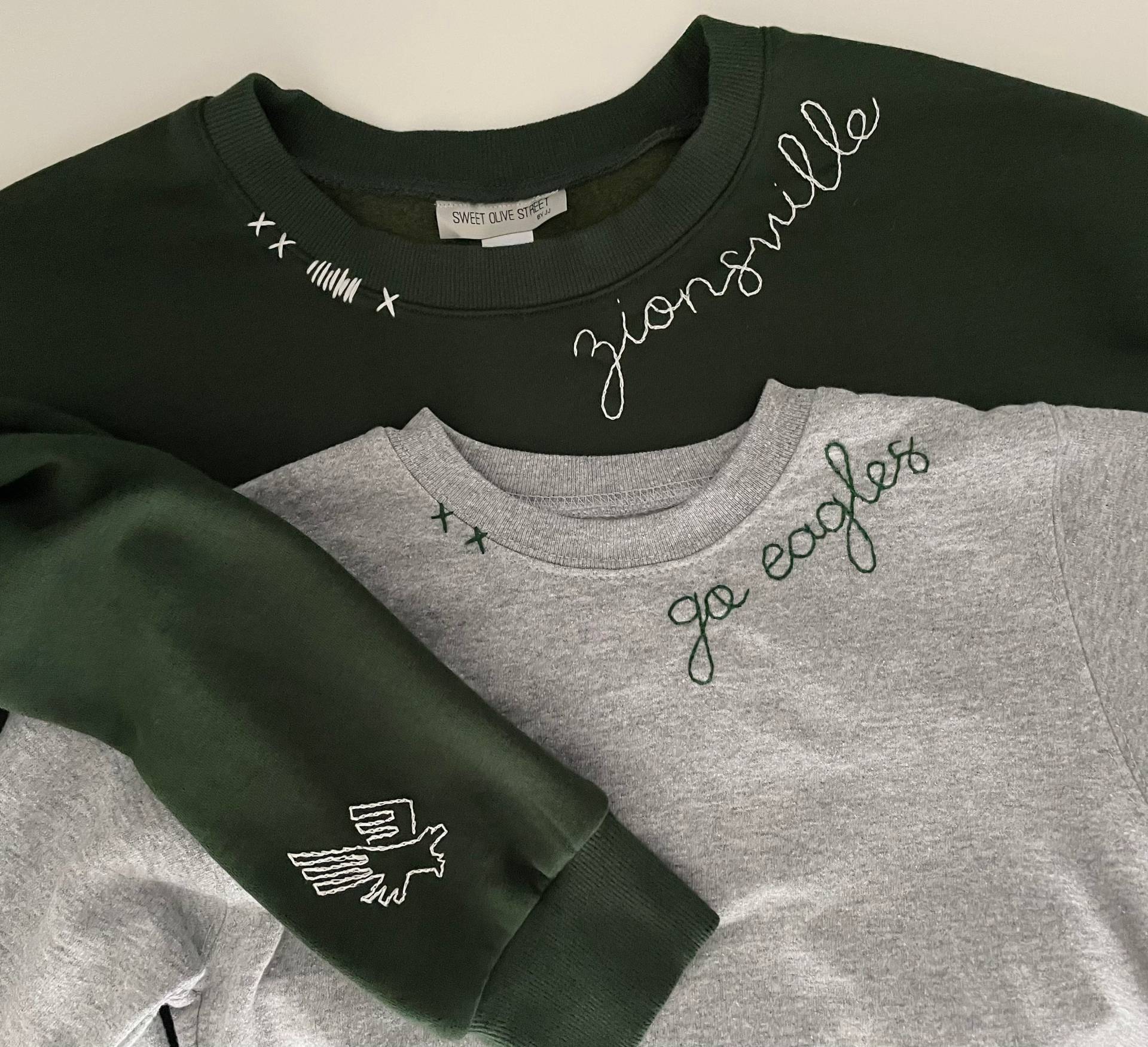 Sport Team Benutzerdefinierte Handbestickte Sweatshirts Sport Team Benutzerdefinierte Handbestickte Sweatshirts von SweetOliveStreetbyJJ