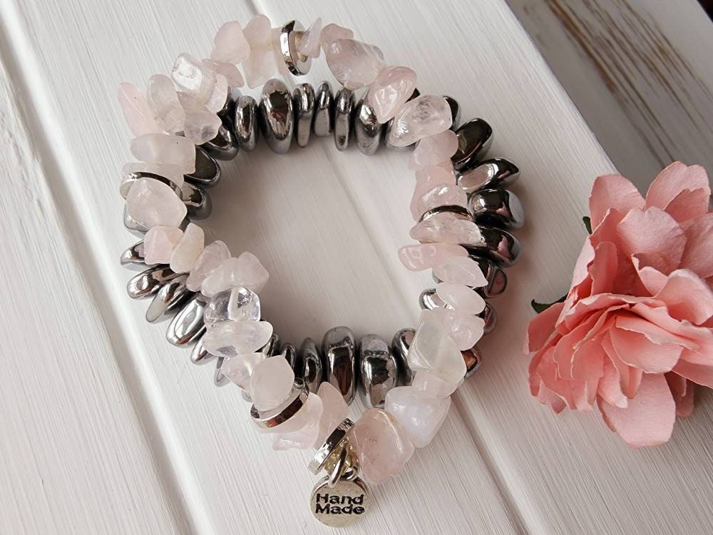 Rosa Und Silber Stretch-Armband, Rosa-Chip-Armband, Hämatit-Stretch-Armband, Hellrosa Grau-Stretch-Armband Rosa Und Silber Stretch-Armband, Rosa-Chip-Armband, Hämatit-Stretch-Armband, Hellrosa Grau-Stretch-Armband von SweetPeaNPosh