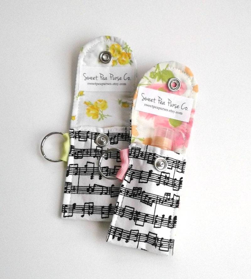 Musik-Liebhaber-Geschenk, Lippenbalsam-Schlüsselanhänger, Taschenanhänger, Klavierlehrer-Geschenk, Band-Direktorgeschenk Musik-Liebhaber-Geschenk, Lippenbalsam-Schlüsselanhänger, Taschenanhänger, Klavierlehrer-Geschenk, Band-Direktorgeschenk von SweetPeaPurseCompany
