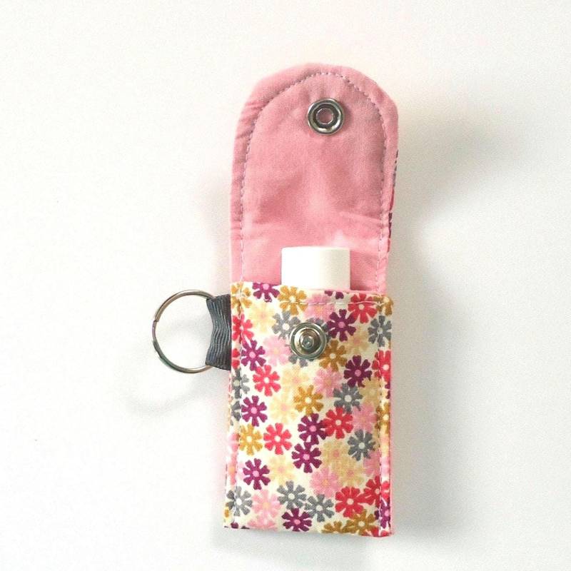 Schlüsselanhänger Aus Baumwolle Mit Kleinem Sternchen Druck, Retro Lippenbalsamhalter Schlüsselanhänger Aus Baumwolle Mit Kleinem Sternchen Druck, Retro Lippenbalsamhalter von SweetPeaPurseCompany