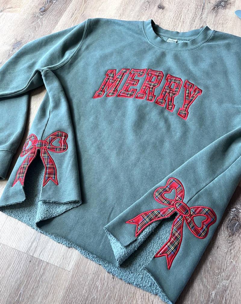 Merry Side Bow Cut-Out Sweatshirt, Karierter Weihnachtspullover, Trendy Coquette von SweetPeas955
