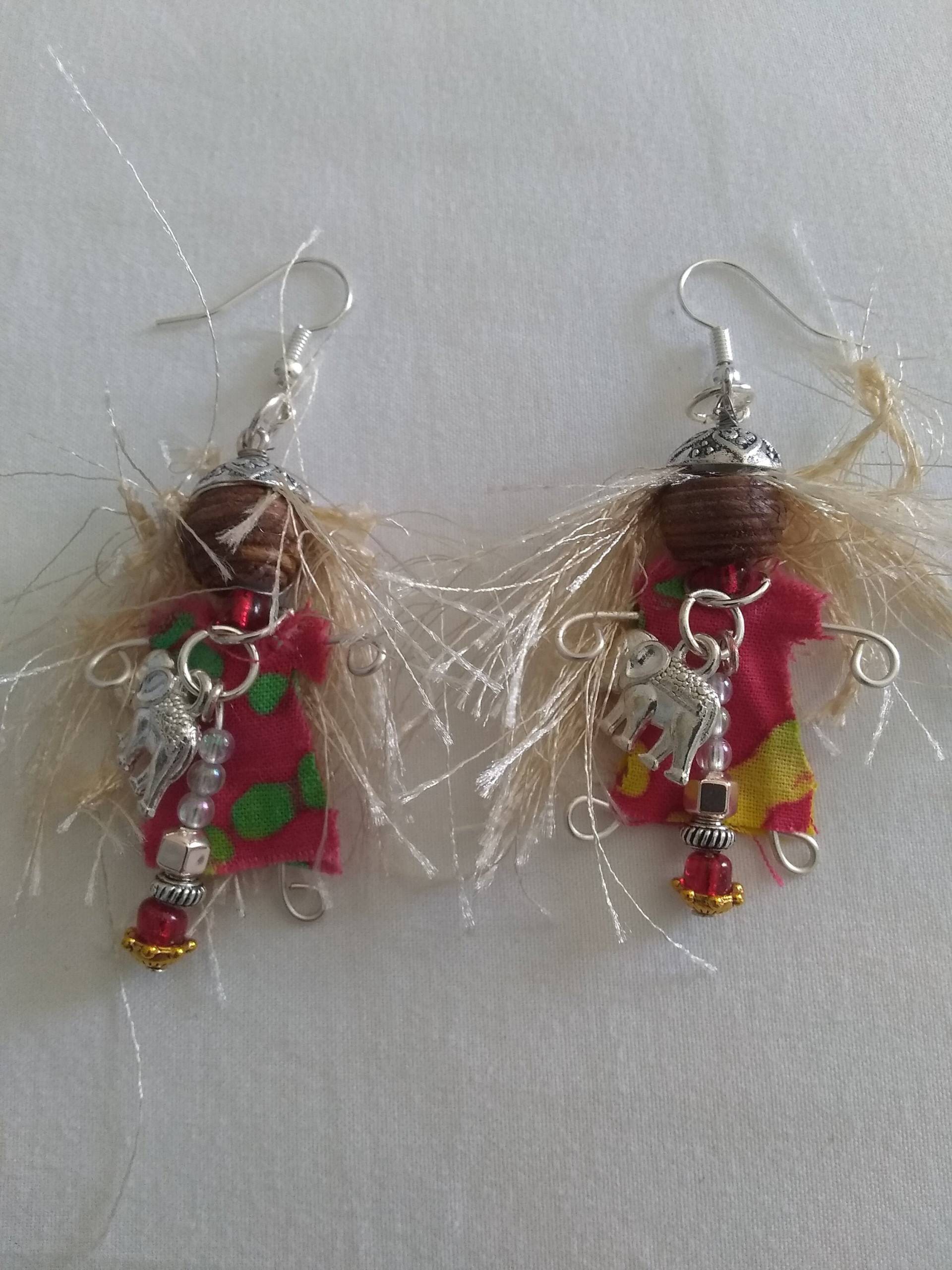 Boho Wild Child Hippie Stick Figur Funky Tragbare Kunst Ohrringe Free Spirited Elefant Rot Multi Color Boho Wild Child Hippie Stick Figur Funky Tragbare Kunst Ohrringe Free Spirited Elefant Rot Multi Color von SweetPeasBohoJewelry