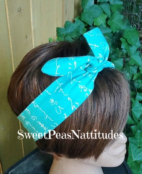 Draht Dolly Schleife Türkis Halbmond Skript Druck Stirnband Rockabilly Schal Retro Bandana von SweetPeasNattitudes