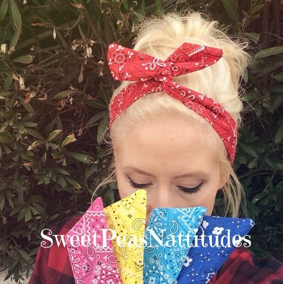 Haarband Püppchen Schleife Rot Taschentuch Bandana Print Gedrahtet Rockabilly Draht Schal von SweetPeasNattitudes
