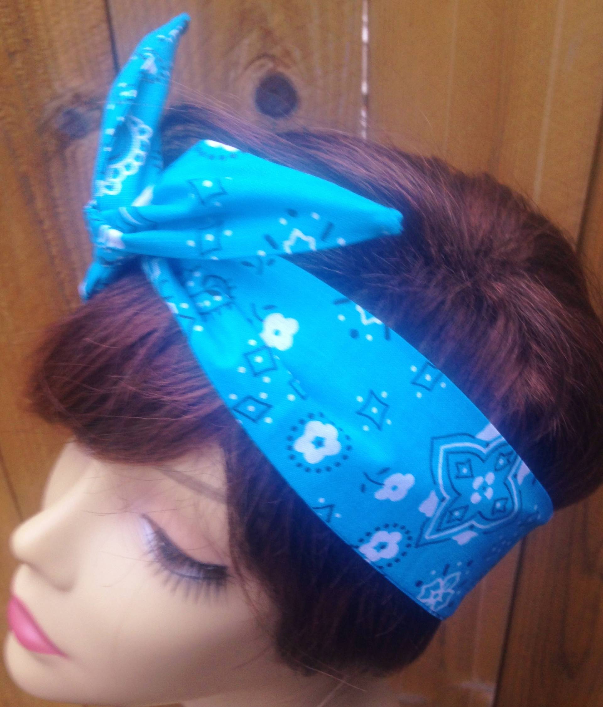 Wire Dolly Bow Turquoise Fun Taschentuch Bandana Print Wired Dollybow Rockabilly Haar Schal Stirnband von SweetPeasNattitudes
