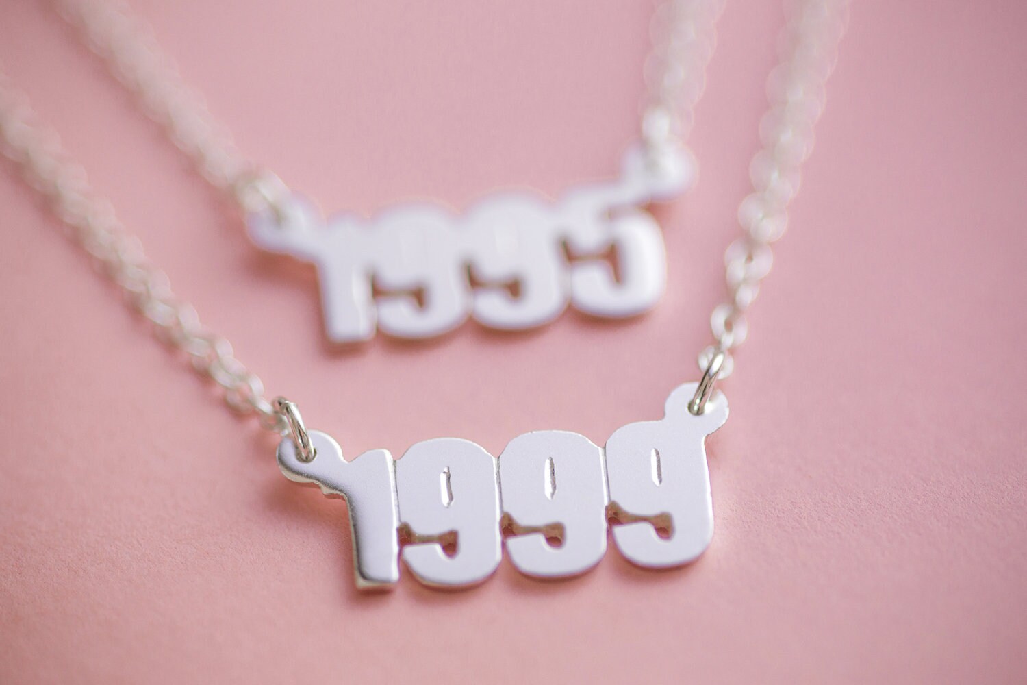 Personalisierte Datum/Jahr Anhänger von SweetRosieJewellery