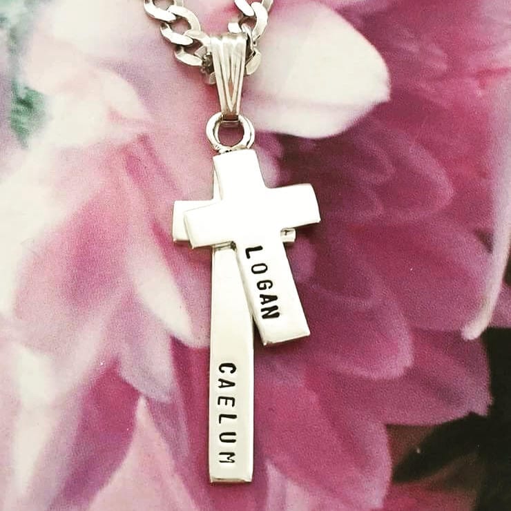 Süßer Personalisierter Doppelkreuz Anhänger von SweetRosieJewellery