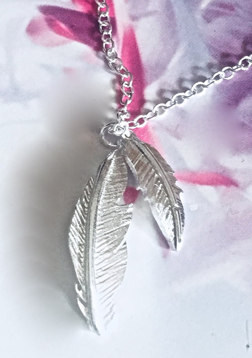 Süßer Feder-Anhänger von SweetRosieJewellery