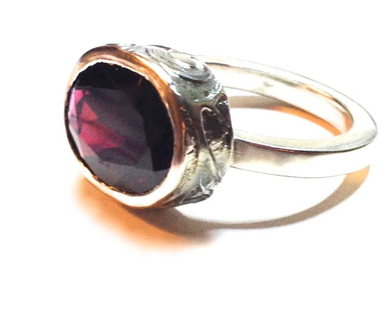 Süßer Granat Cocktail Ring von SweetRosieJewellery