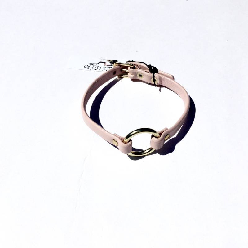Rosa O-Ring-Halsband - Messing-Hardware Rosa O-Ring-Halsband - Messing-Hardware von SweetSourLeather