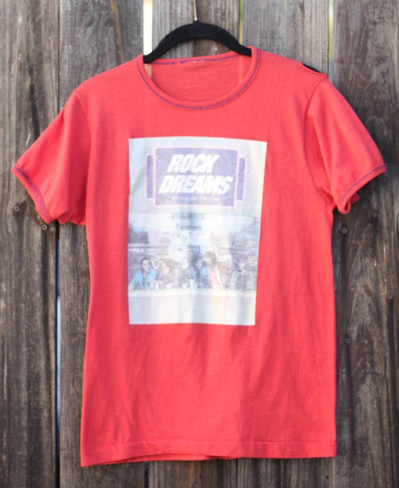 Extrem Seltenes Vintage 1975 Rock Dreams Magazin Small Red T Shirt von SweetTeeAndThread
