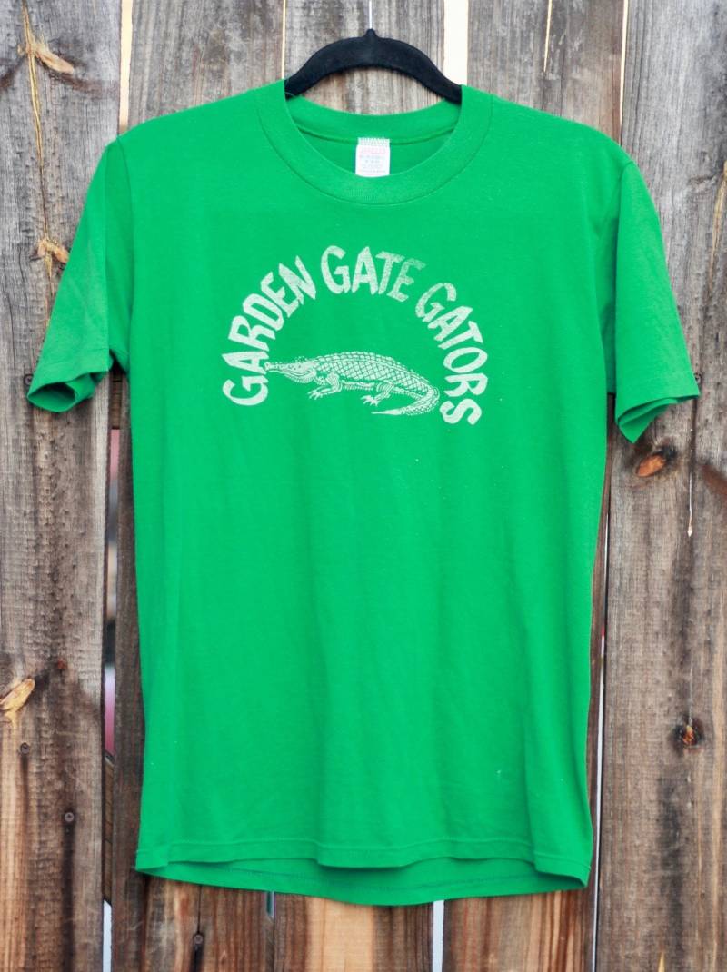 Vintage 1980Er Gartentor Gator Kleines Grünes T-Shirt von SweetTeeAndThread