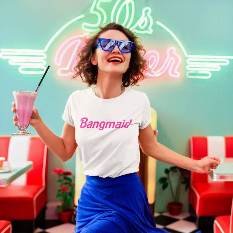 Bangmaid Kurzärmeliges Unisex-T-Shirt von SweetTeesTrash