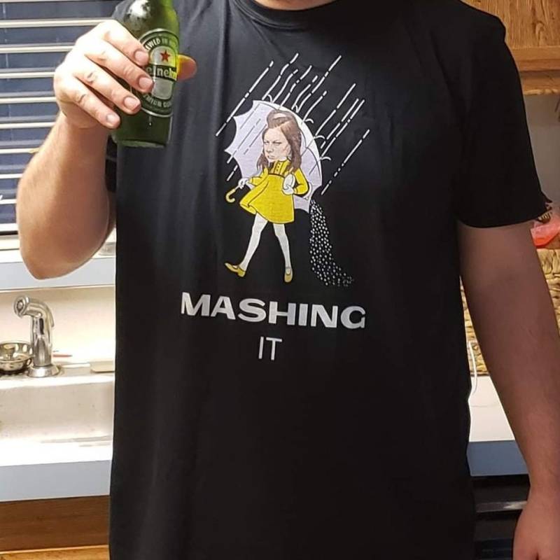 Mashing It Kurzärmeliges Unisex-T-Shirt von SweetTeesTrash