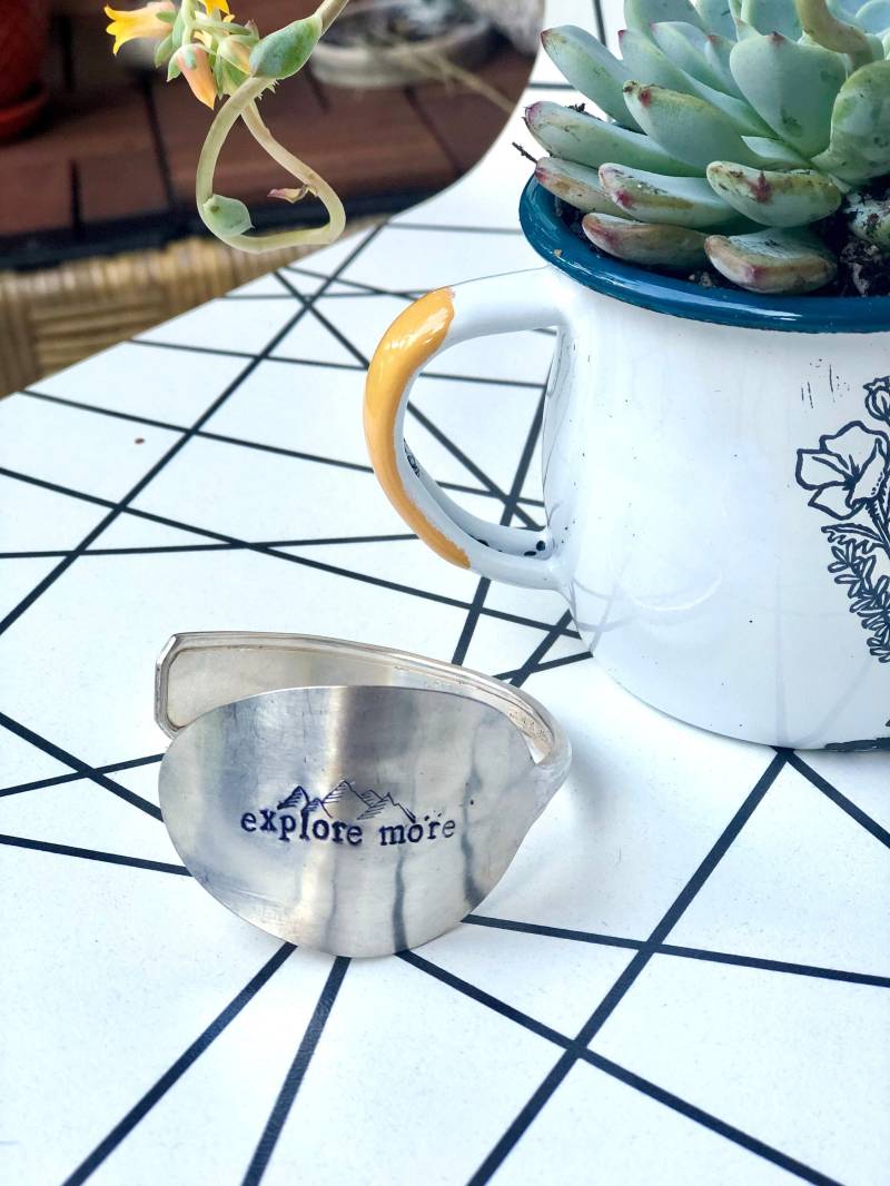 Entdecken Sie Mehr Löffel Gestempelt Armband Mantra Schmuck Verstellbar Silber Vergoldet Vintage von SweetThymeDesign