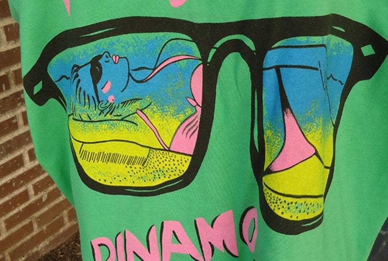 Die Authentisch 80Er Jahre. Sonnenbrille. T-Shirt von SweetVintageGoods