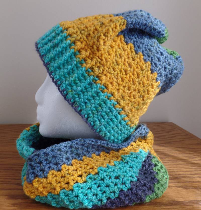 Farbe-Block-Häkelmütze Und Unendlichkeit Schal Set von SweetVirginiaBlack