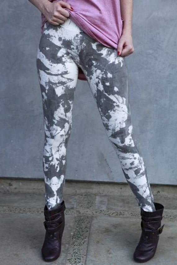 Grau-Weiße Baumwolle Legging Tie Dye /Yoga Hose/Festival Und Fashion /Sweet Virtues Grau-Weiße Baumwolle Legging Tie Dye /Yoga Hose/Festival Und Fashion /Sweet Virtues von SweetVirtuesClothing