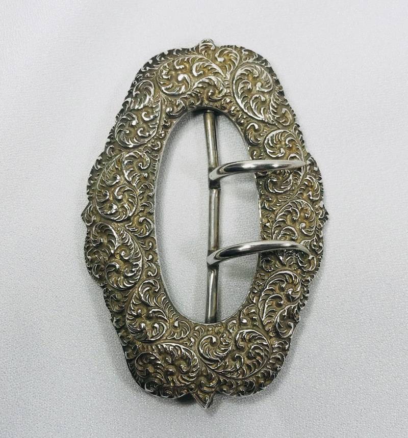 Antike Sterling Silber Gürtelschnalle Kunstvolles Repoussé Design, Signiert 110 von SweetWrensVintage
