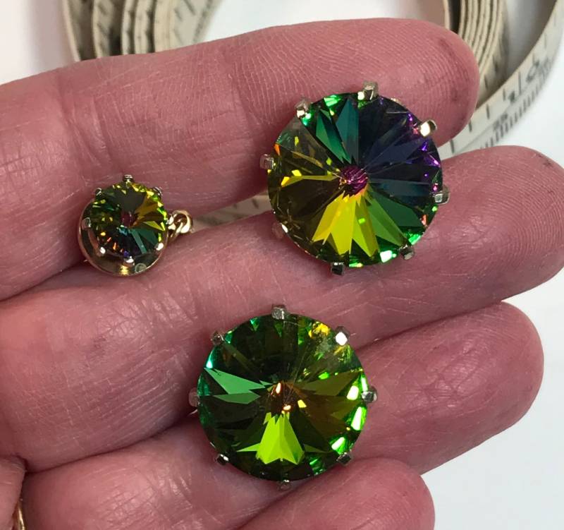 Vintage Dante Strass Manschettenknöpfe Und Krawattennadel Set Grün & Pink Rivoli Schliff von SweetWrensVintage