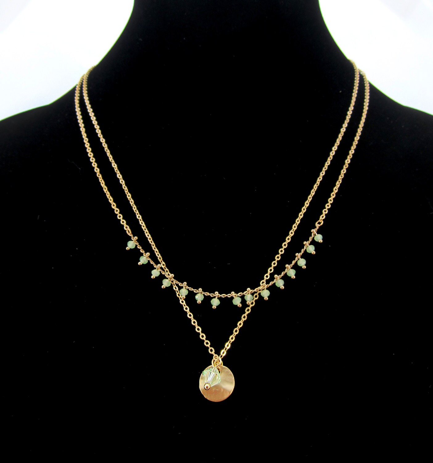 Gold Kette Mit Kleinen Schlenker Mintgrün Tropfen Gold Kette Mit Kleinen Schlenker Mintgrün Tropfen von SweetandPretty