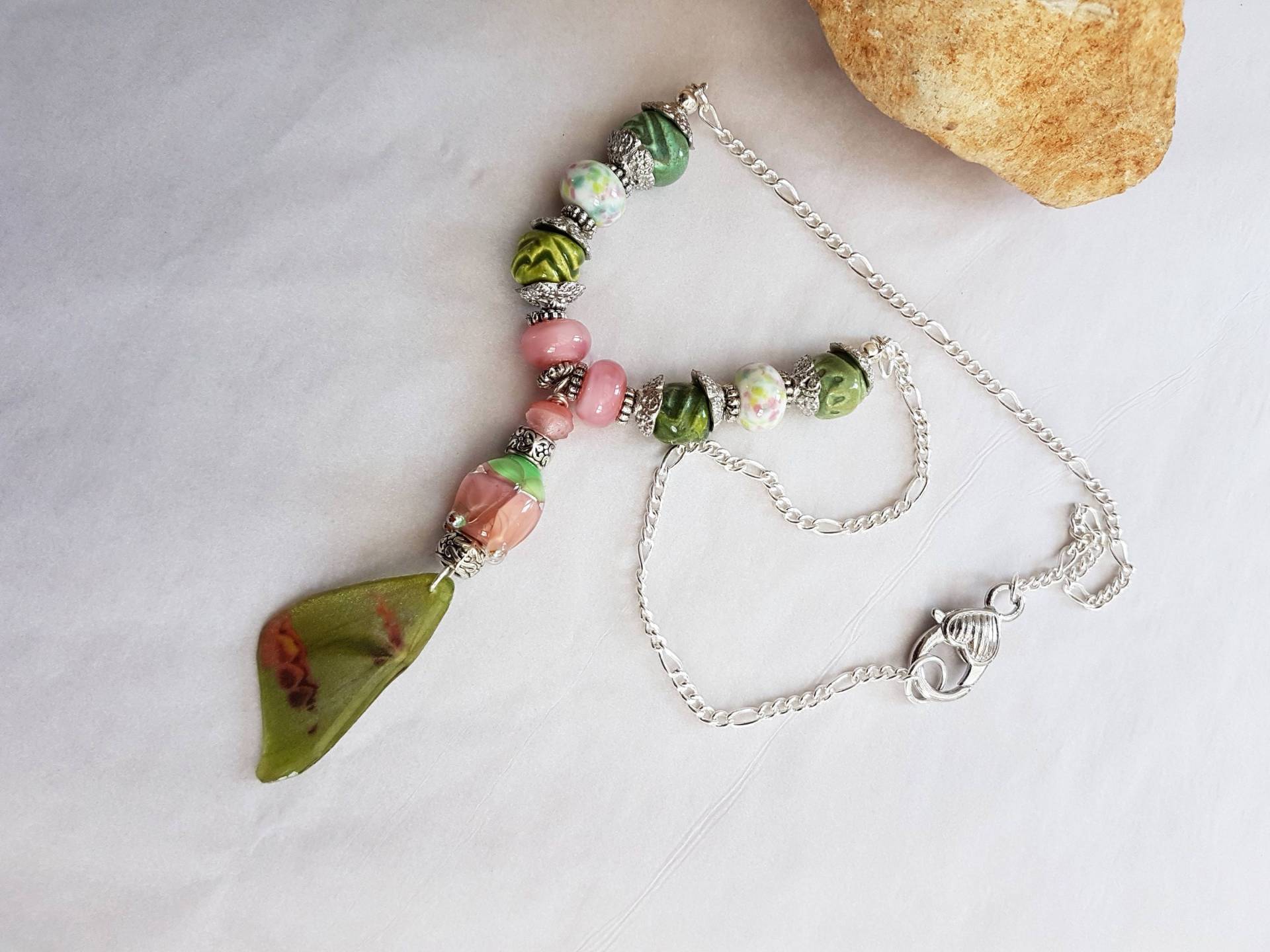 Feenflügel Kette Lampwork Rose, Perlen Damenschmuck von SweetgemsDesign