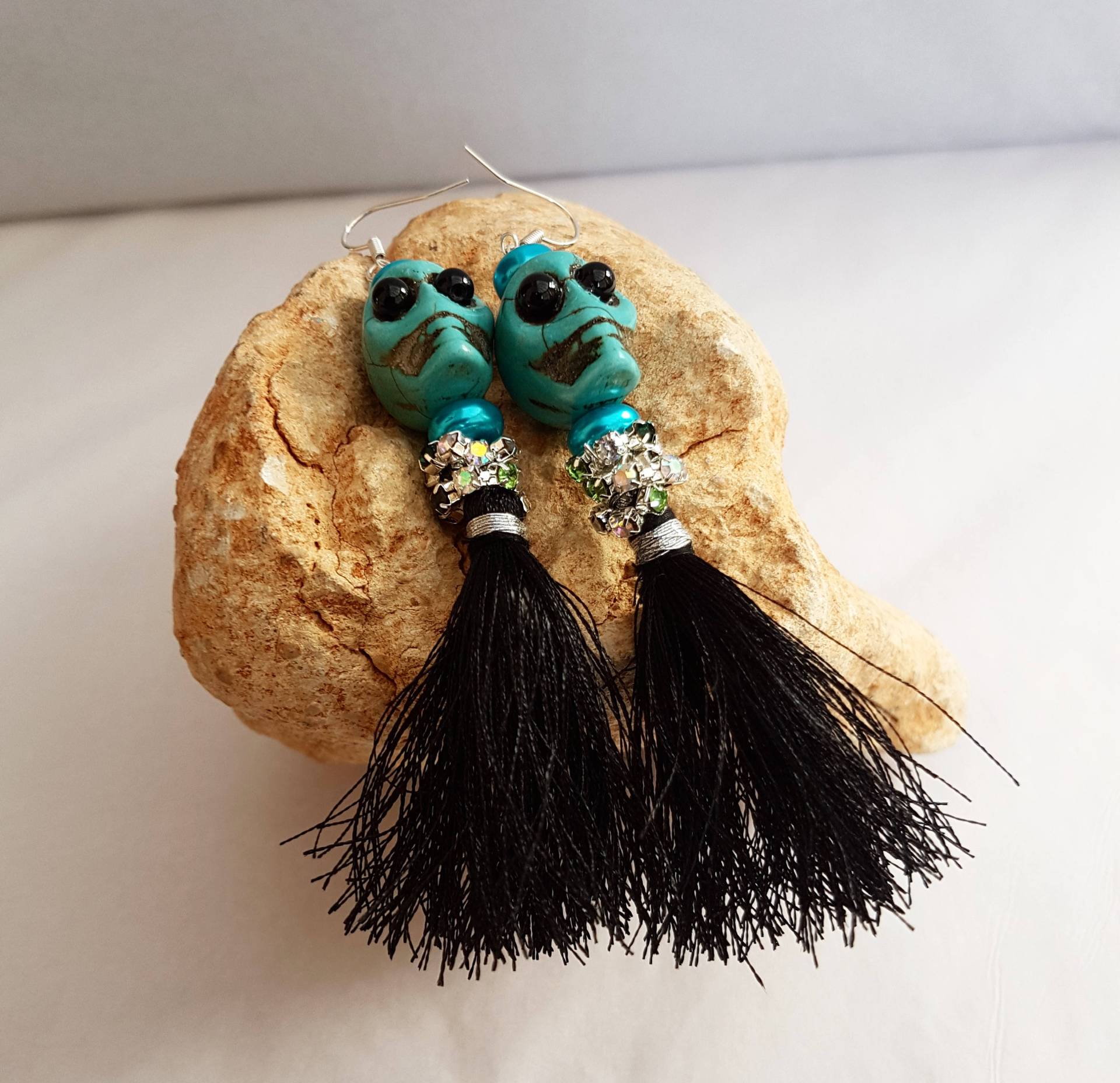 Howlite Schädel Quaste Ohrringe Punk Gothic Schmuck von SweetgemsDesign