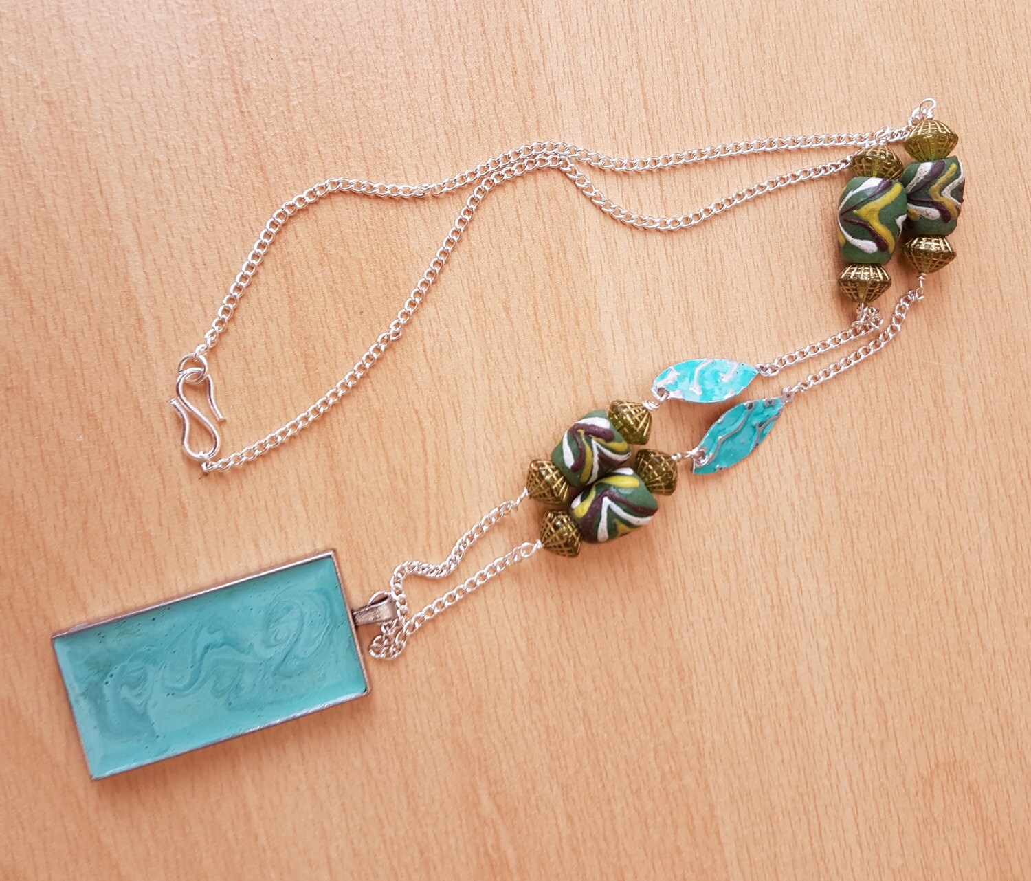 Lampwork Glas & Holzperlenkette Resin Anhänger, Silberkette von SweetgemsDesign