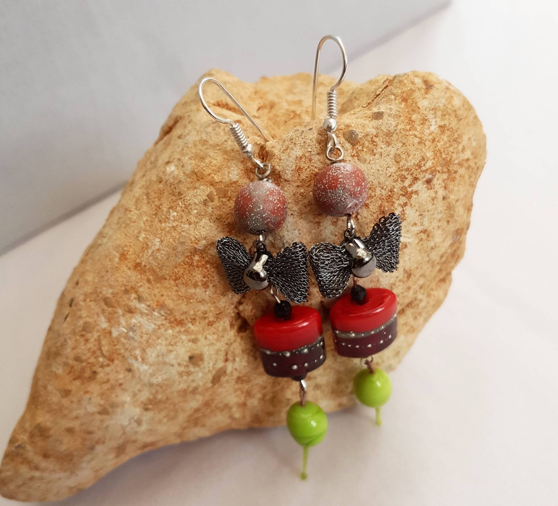 Lampwork Ohrringe Rotes Glas, Kupferschleife, Langer Tropfen von SweetgemsDesign