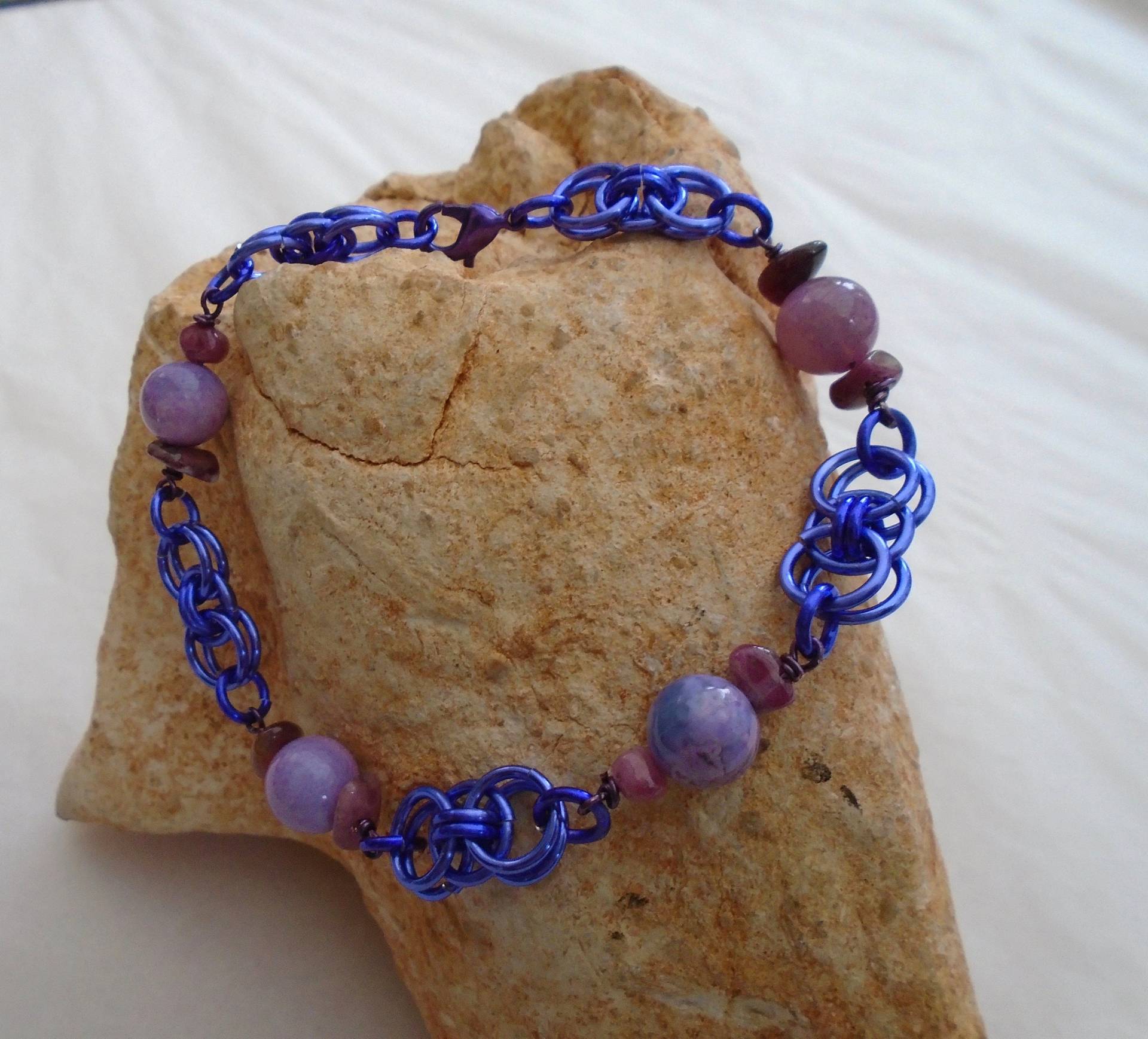 Lila Opal Chainmaille Armband Handgemachter Edelstein Schmuck von SweetgemsDesign