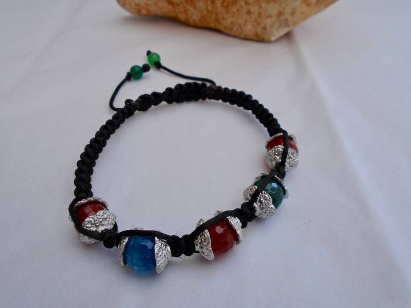 Makramee Achat Edelstein Armband Rote, Blaue & Grüne Perlen von SweetgemsDesign