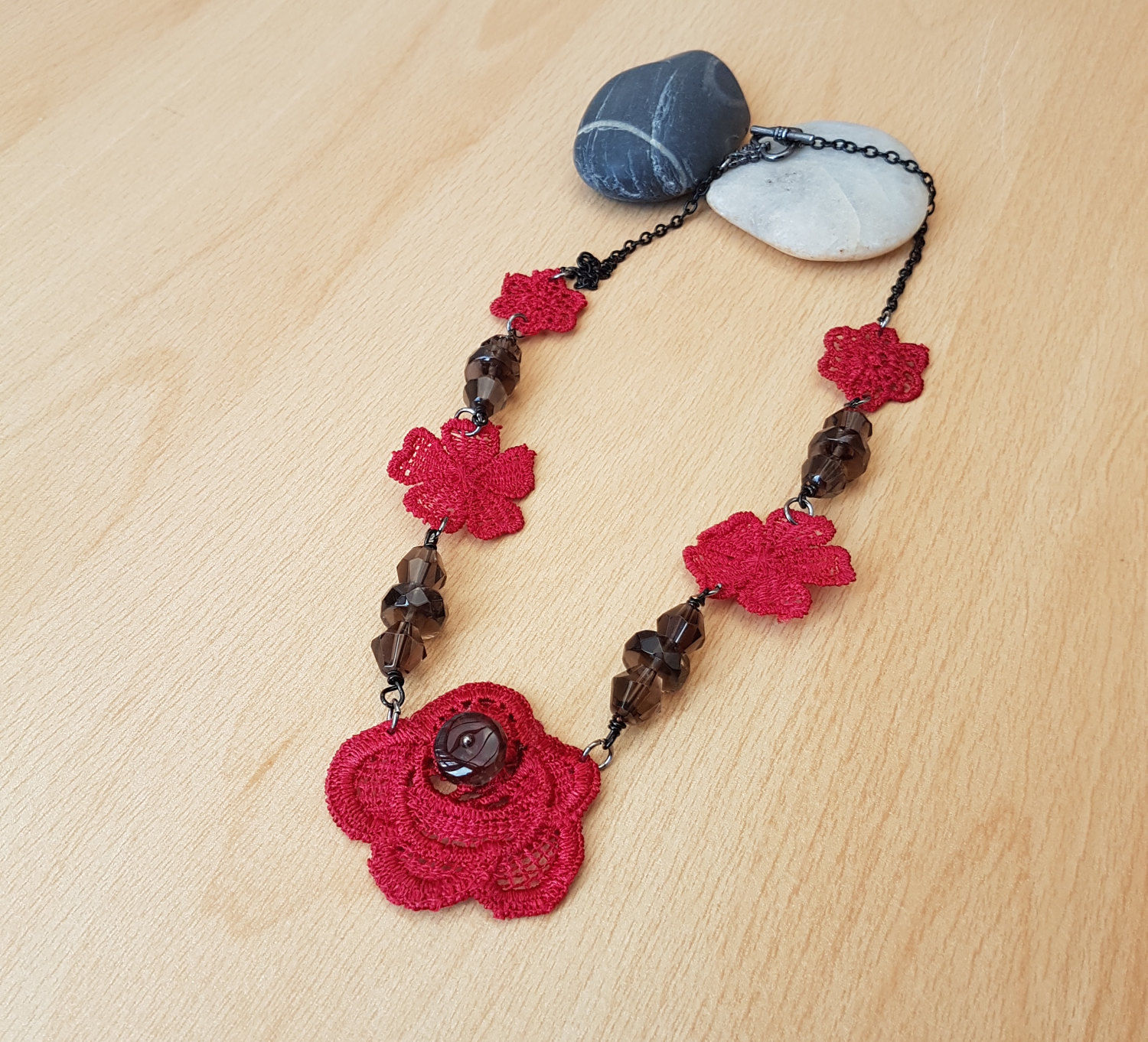 Rote Spitze Blumen Halskette Rauchquarz Perlen Schmuck von SweetgemsDesign