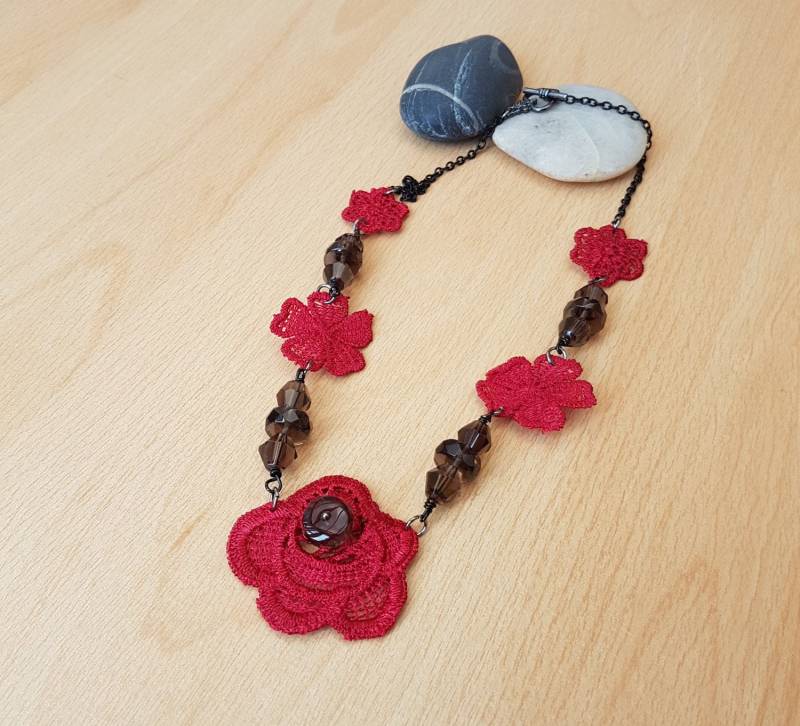 Rote Spitze Blumen Halskette Rauchquarz Perlen Schmuck von SweetgemsDesign
